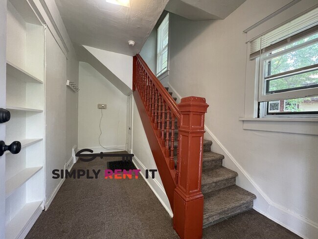 Building Photo - 2 and 3 Bedroom Duplex on Campus Available...