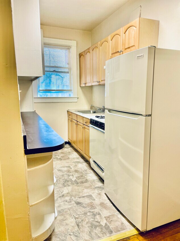 Kitchen with full-size gas oven and fridge - 2716 Wisconsin Ave NW