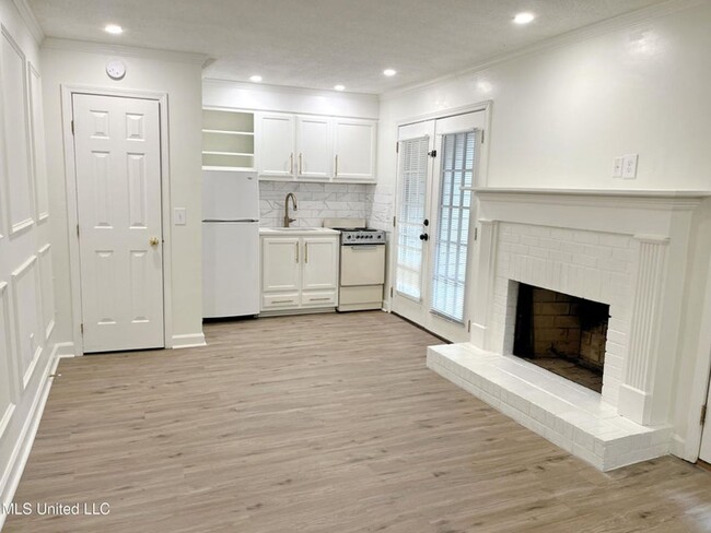 Building Photo - 1308 Roxbury Ct