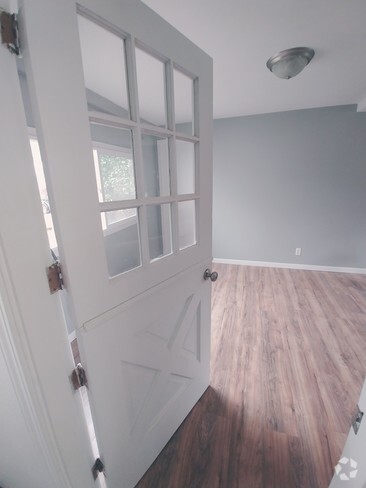 Newly remodeled 1 bedroom apt. - 8120 SW Cedarcrest St