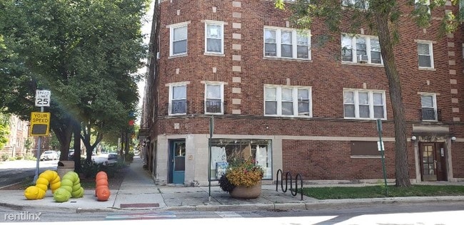 Building Photo - 910 Lyman Ave