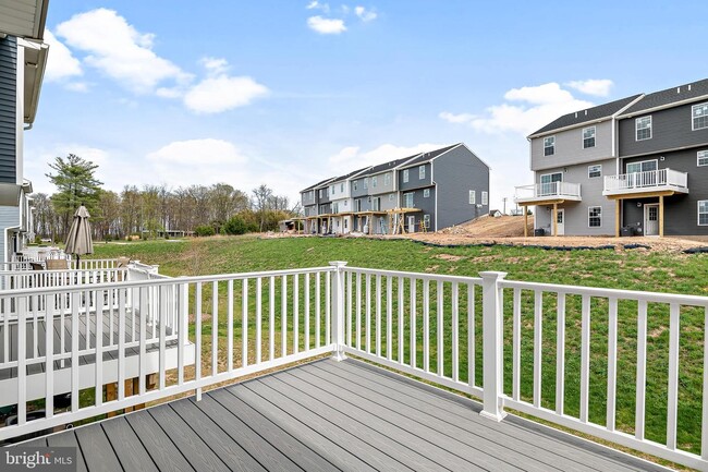 Building Photo - 2753 Maplewood Circle