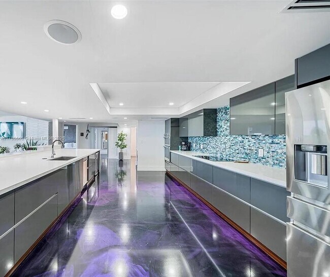 Foto del edificio - 1717 N Bayshore Dr