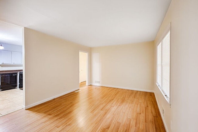 Building Photo - 2889 White Oak Dr