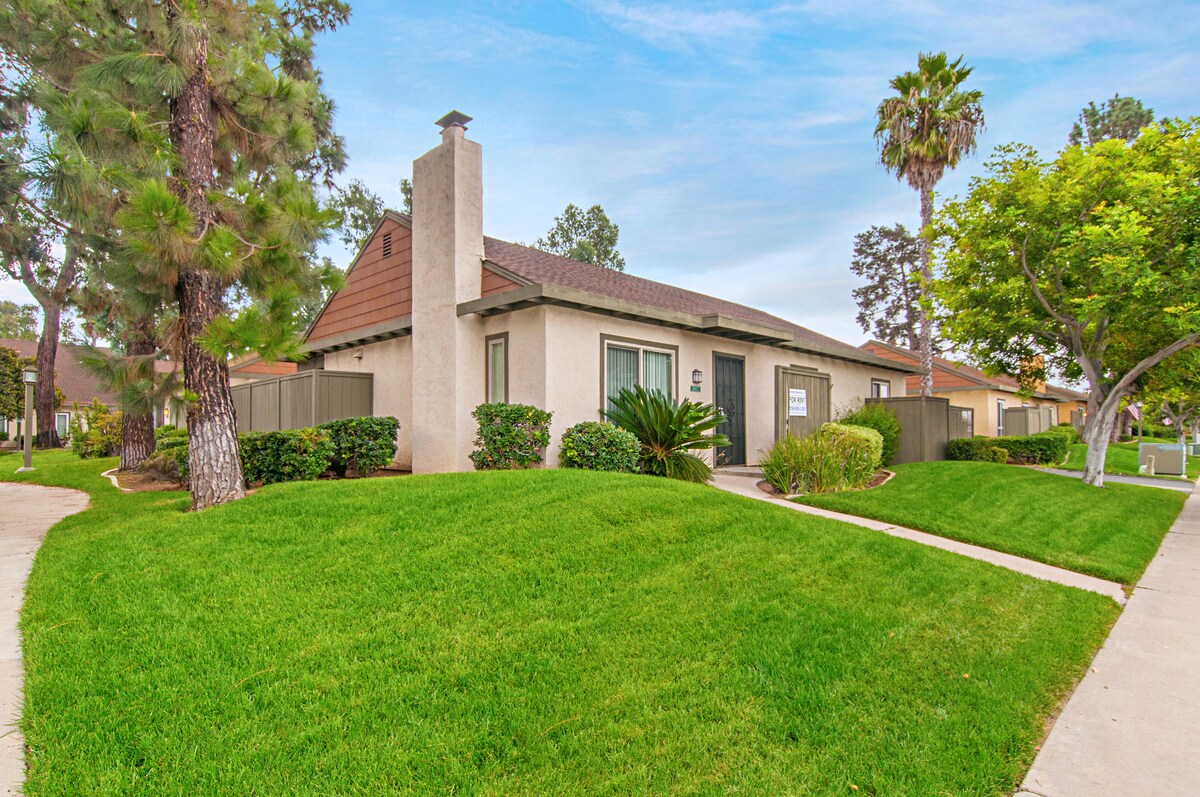 Foto principal - 3 Bedroom, 2 Bath 1374sf Detached condo in Mesa Village 92126.