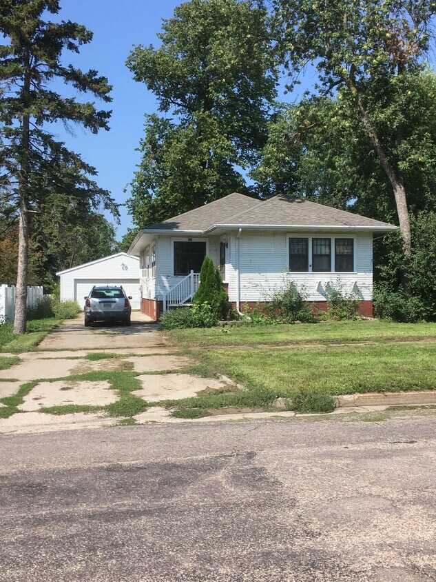 Front view - 921 8th Ave