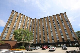 Building Photo - 1 Renaissance Pl
