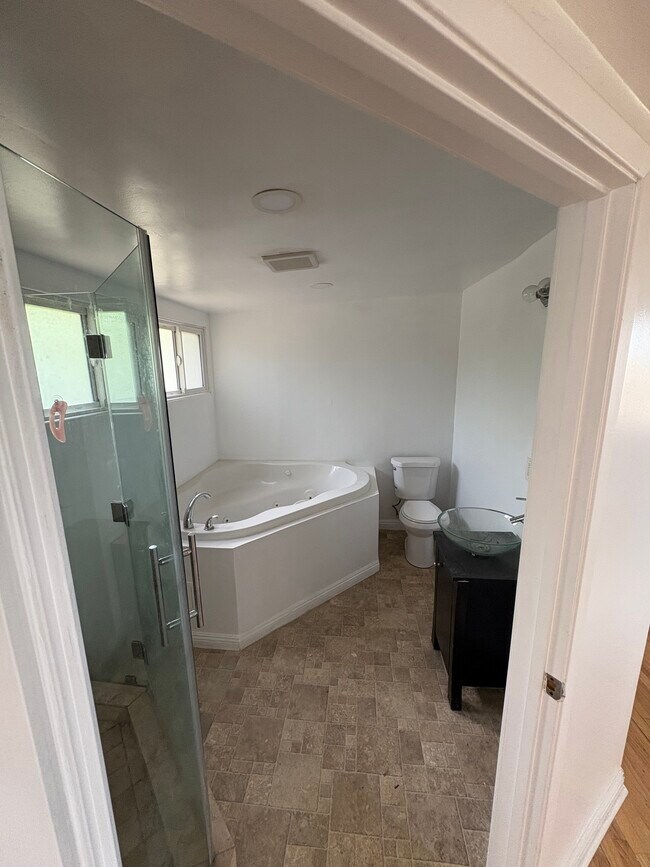 Baño - 1400 San Remo Dr