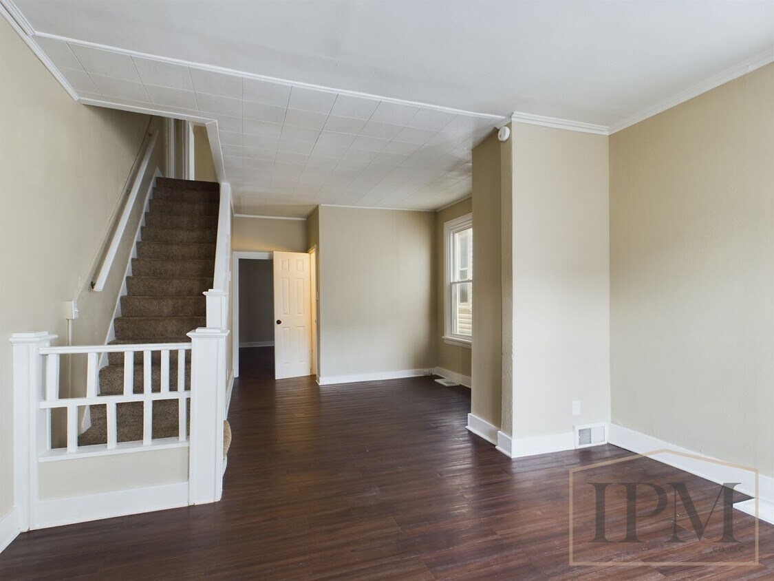 Foto principal - Coming Soon - 4 Bedroom Home located in Ce...