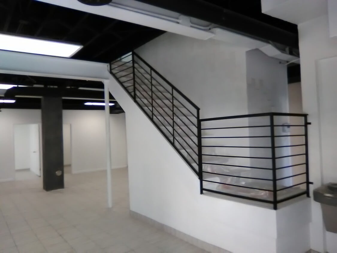 Building Photo - 2317 E Missouri Ave