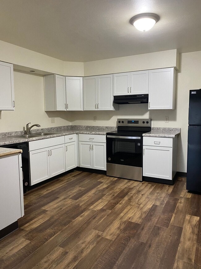 Building Photo - 4566 Governors Dr