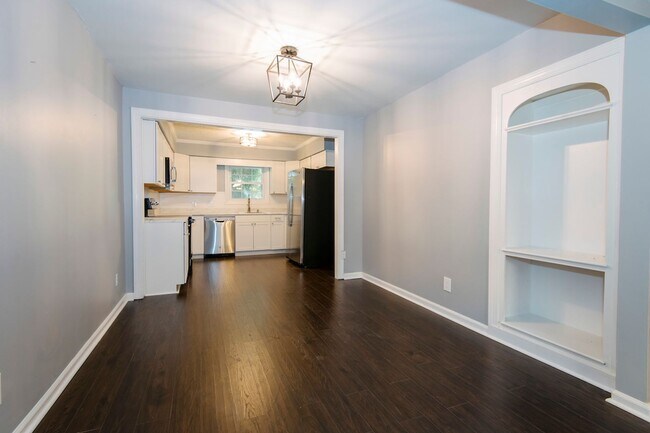 Foto del edificio - Available Early June! Townhome in the hear...