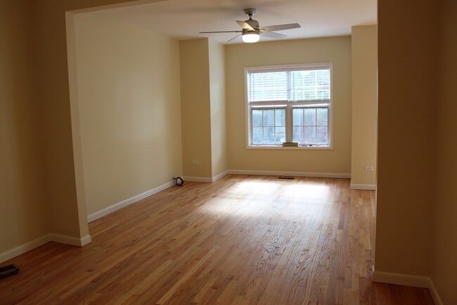 Building Photo - 527 N Marshfield Ave
