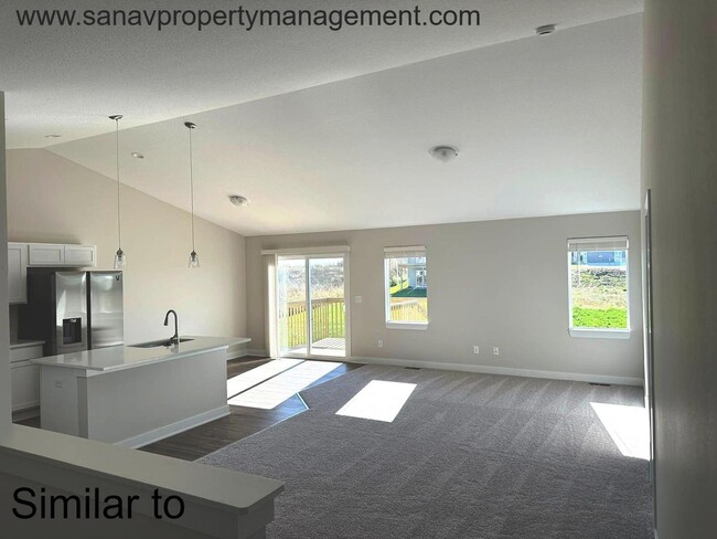 Building Photo - 3055 Fairfield Dr