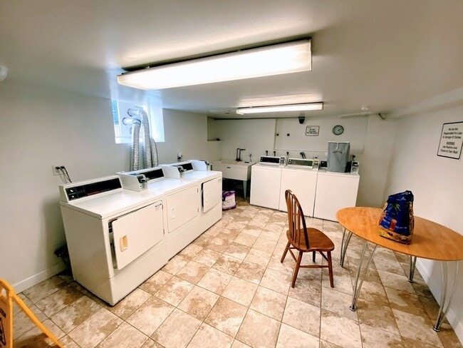 Foto del edificio - 3933 N Clarendon Ave