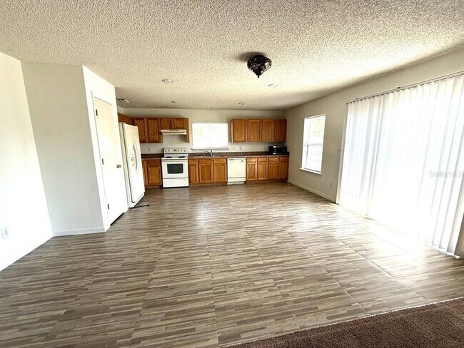 Foto del edificio - 121 Lindsay Dr