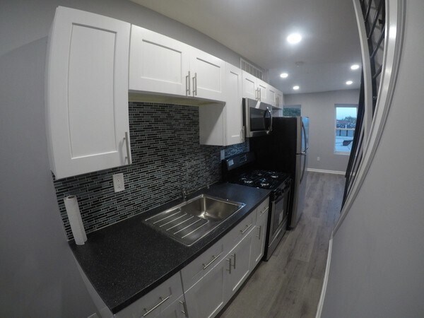 Foto del edificio - 5207 Chester Ave.