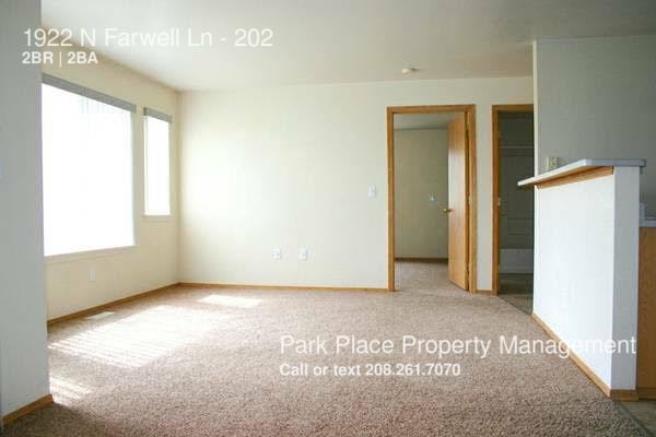Building Photo - 1922 N Farwell Ln