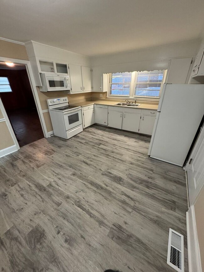 Foto del edificio - 1042 Westover Cir