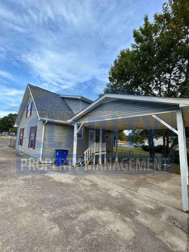 Foto del edificio - Convenient 3-Bedroom, 2-Bath Home in a Cen...