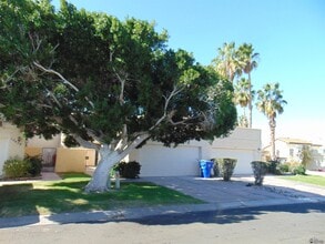 Building Photo - 10454 S Del Montes