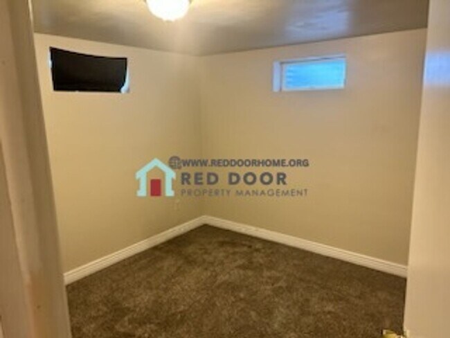 Foto del edificio - Spacious 5-Bedroom Home Near Malmstrom AFB...