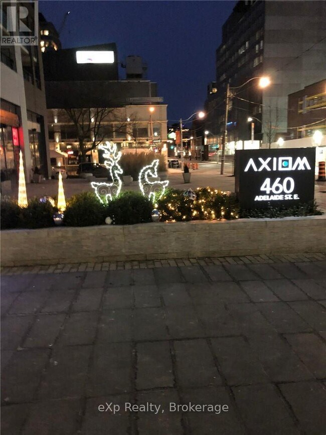 Photo du bâtiment - 460 Adelaide St E