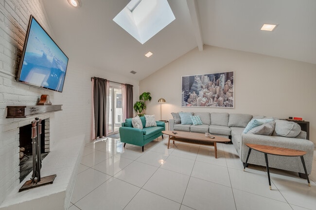 Foto del edificio - 1021 Mellville Dr