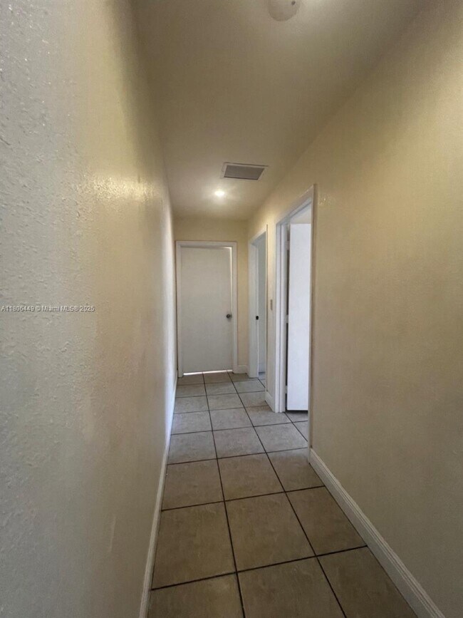 Foto del edificio - 3342 NW 9th Ave