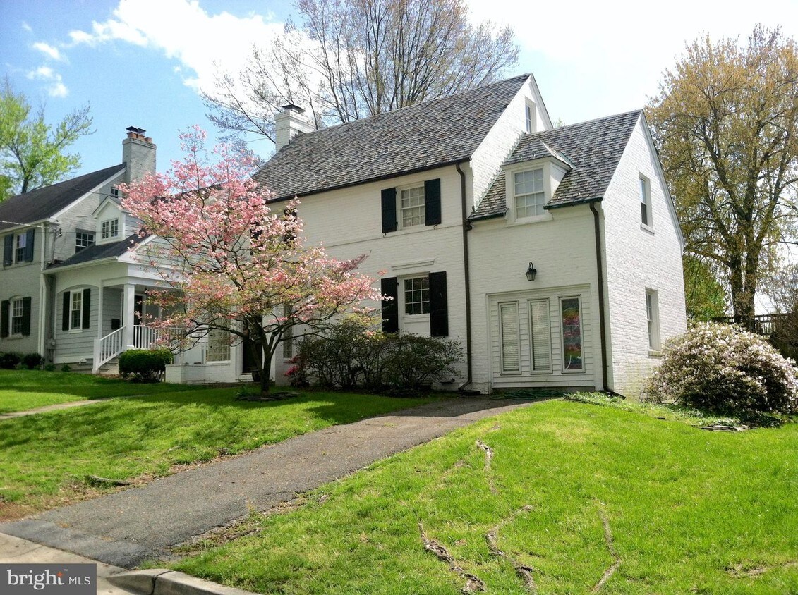 Building Photo - 5204 Worthington Dr