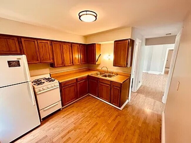 Foto del edificio - 1021 Broadway Ave NW