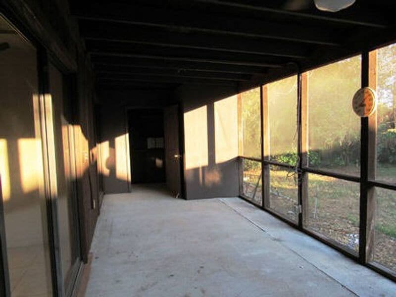 Building Photo - 6240 Bolling Dr