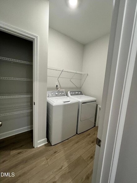 Foto del edificio - 404 White Oak Gdn Wy