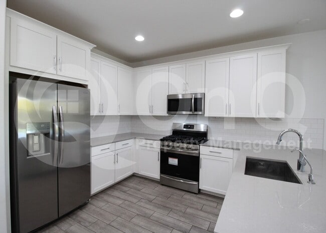Building Photo - 8923 W Solano Dr