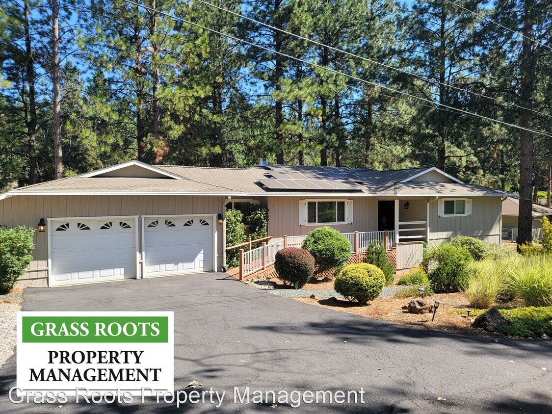 3 br, 2.5 bath House 11518 Dennis Way House Rental in Grass Valley