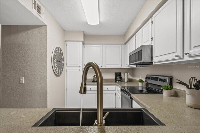 Foto del edificio - 13917 Fairway Island Dr