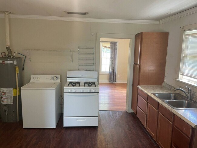 Building Photo - Section 8/Housing Voucher Accepted. MINDEN...