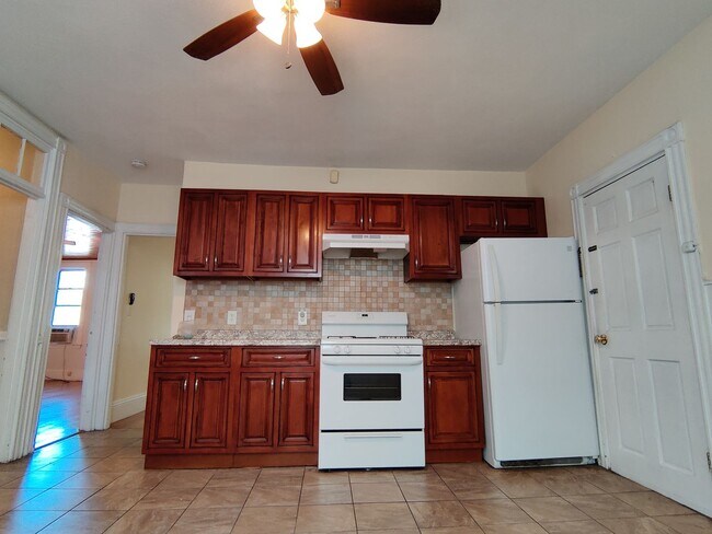 Foto del edificio - BROOKLINE 2BED WITH LAUNDRY IN UNIT - HARD...