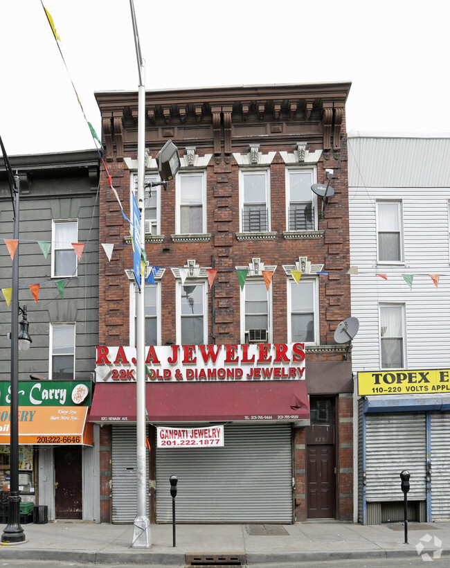 Foto del edificio - 820 Newark Ave