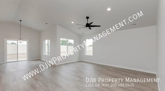Foto del edificio - 2252 N Carly Ave