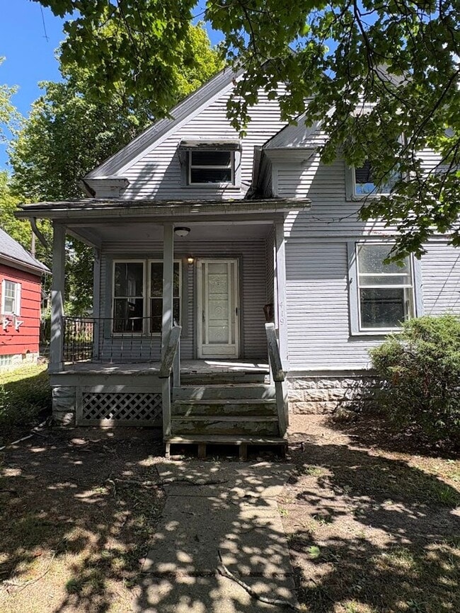 Building Photo - Three bedroom one bathroom home for rent