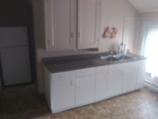 Kitchen - 1026 E 11th St