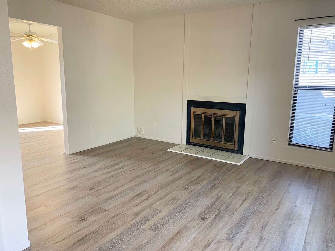 Living Room - 617 E Monte Vista Ave