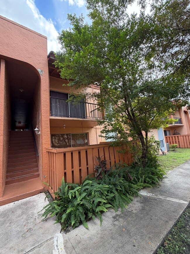 Building Photo - 7101 Miami Lakes Dr