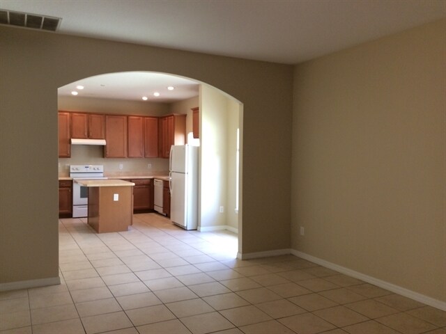 Building Photo - 1659 Canoe Creek Falls Drive