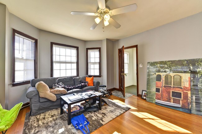 Interior Photo - 3925 W St NW