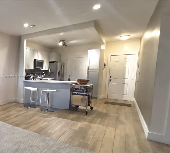 Building Photo - 1600 NE 114th St