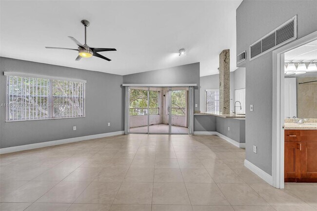 Foto del edificio - 2810 N Oakland Forest Dr