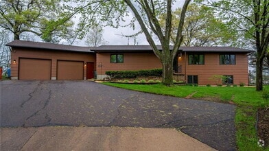 Building Photo - 1749 Rudolph Ct