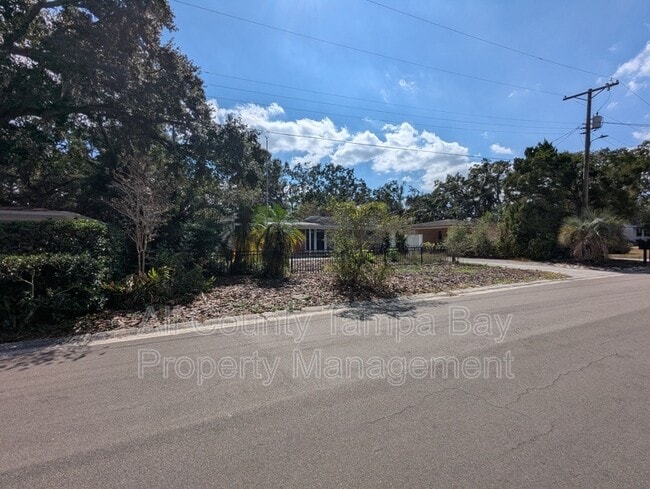 Foto del edificio - 213 Linda Ave